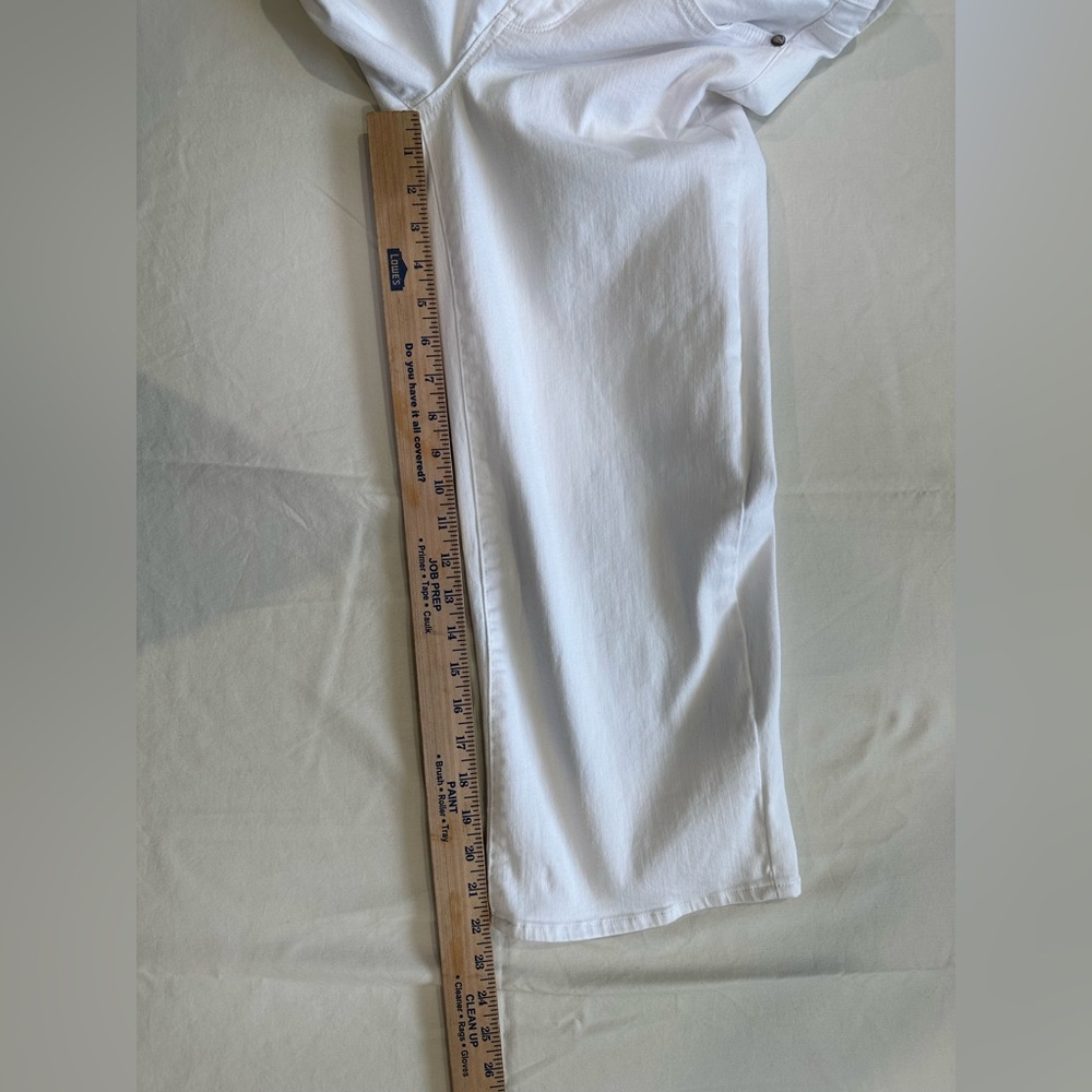 NYDJ. WOMEN. KNEE. PANTS. White Size 4 - Picture 8 of 8